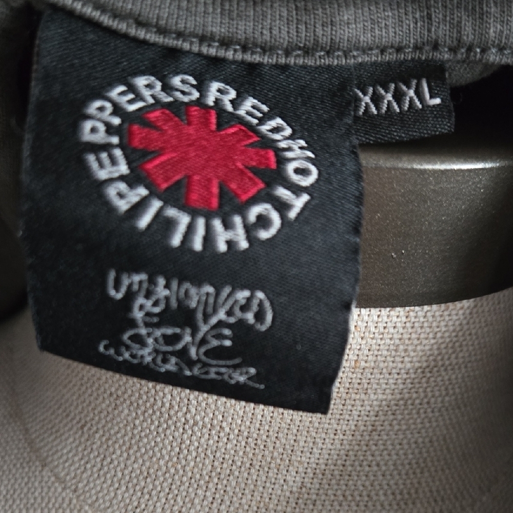 Red Hot Chilipeppers Gray Short Sleeve Unlimited Love World Tour Tee with Logo - Picture 2 of 6